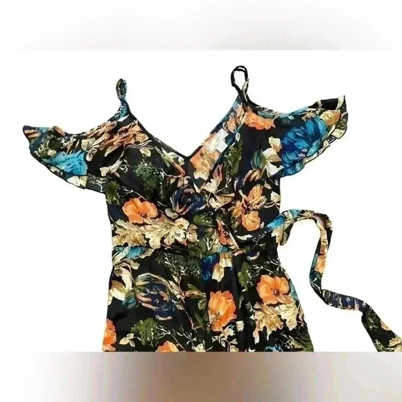 Band of Gypsies Cold-Shoulder Peony Print Jumpsuit Size Medium - Picture 4 of 9